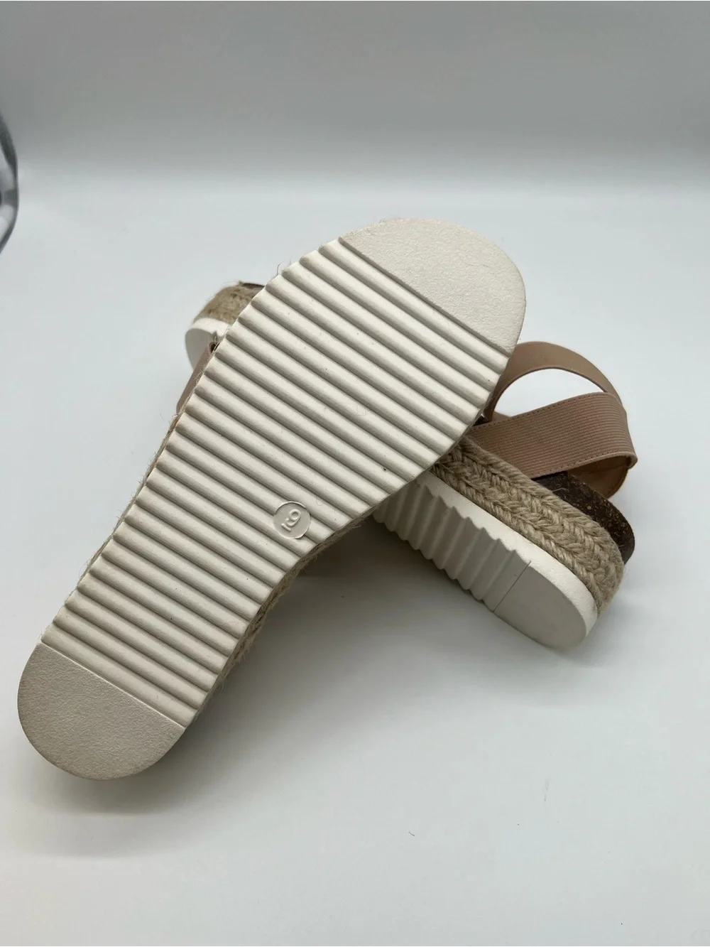 Cushionaire Women’s Size 9 Platform Sandals